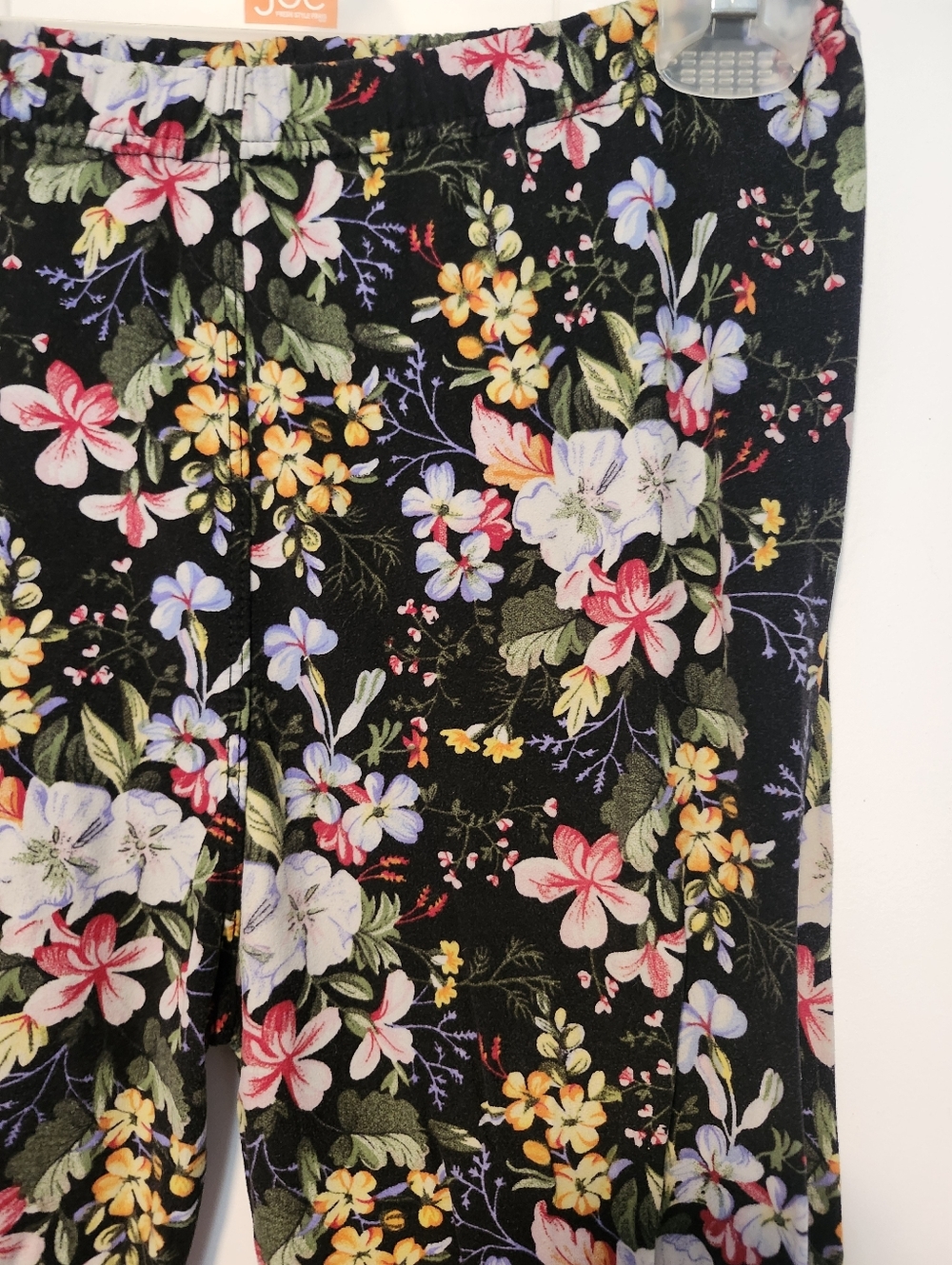 *Bundle 3/$20!* Super Soft Floral Print Leggings - Picture 4 of 6
